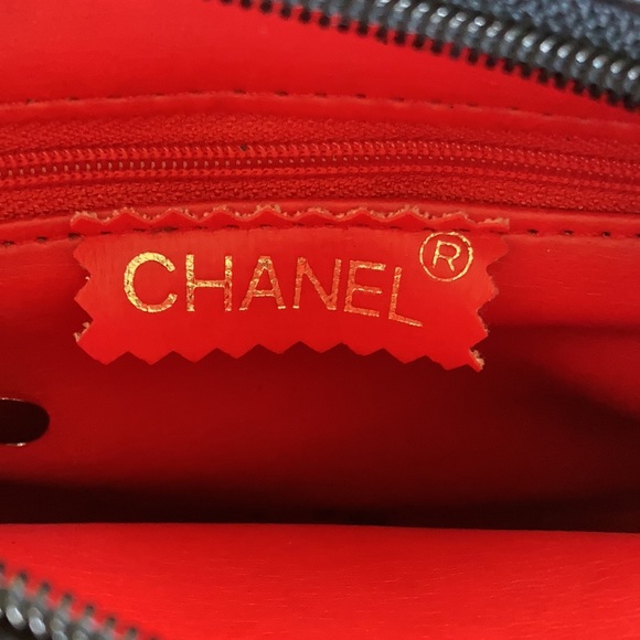 Vintage Chanel bag with chain strap and tassel - Picture 3 of 6